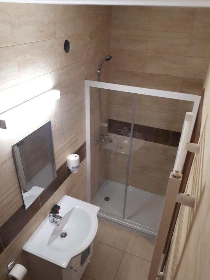Hunyadi Budget Ciresica Sibiu Exterior photo